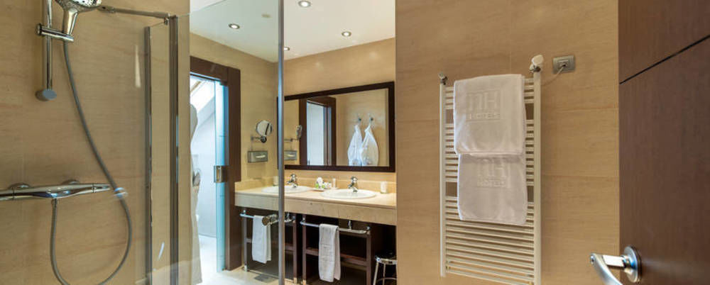 Nh Collection Leon Expo Hotel Екстериор снимка
