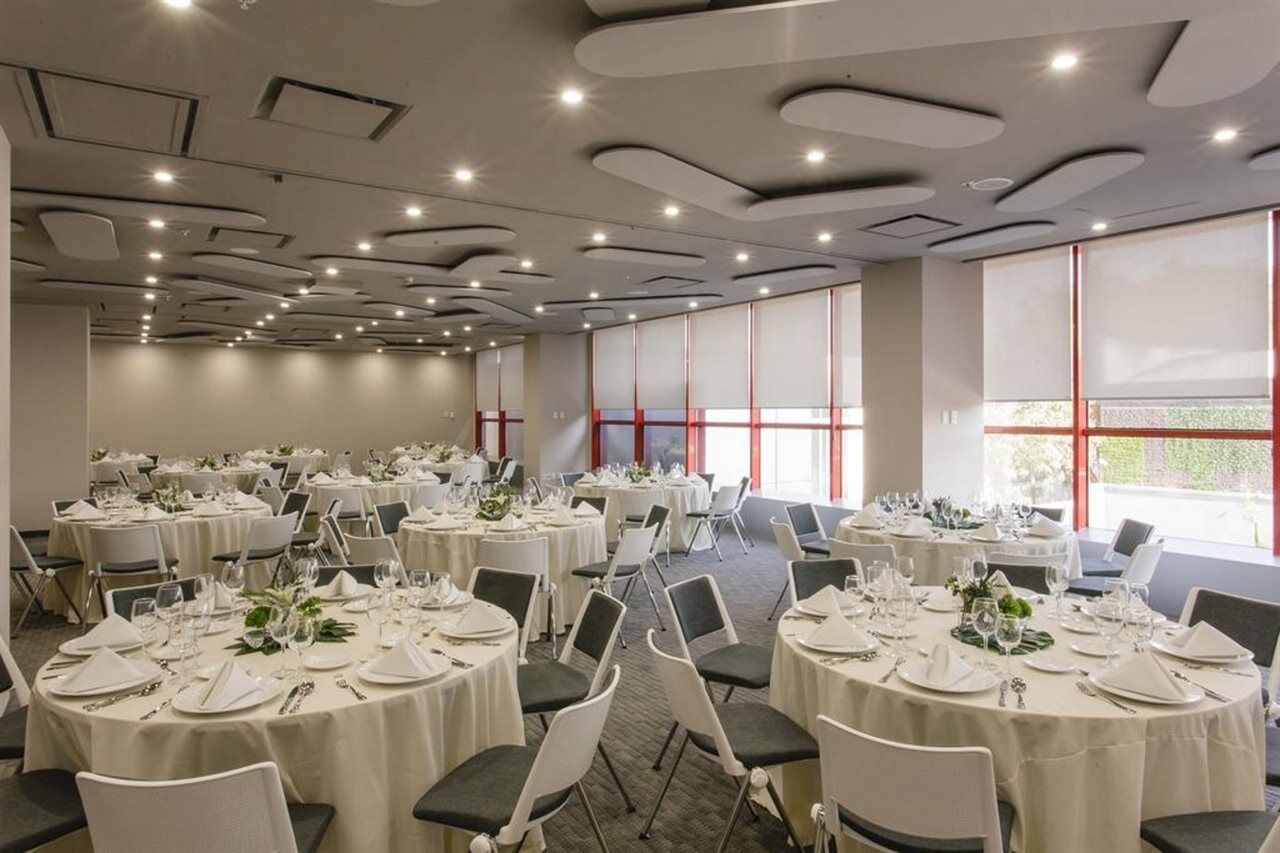 Nh Collection Leon Expo Hotel Екстериор снимка