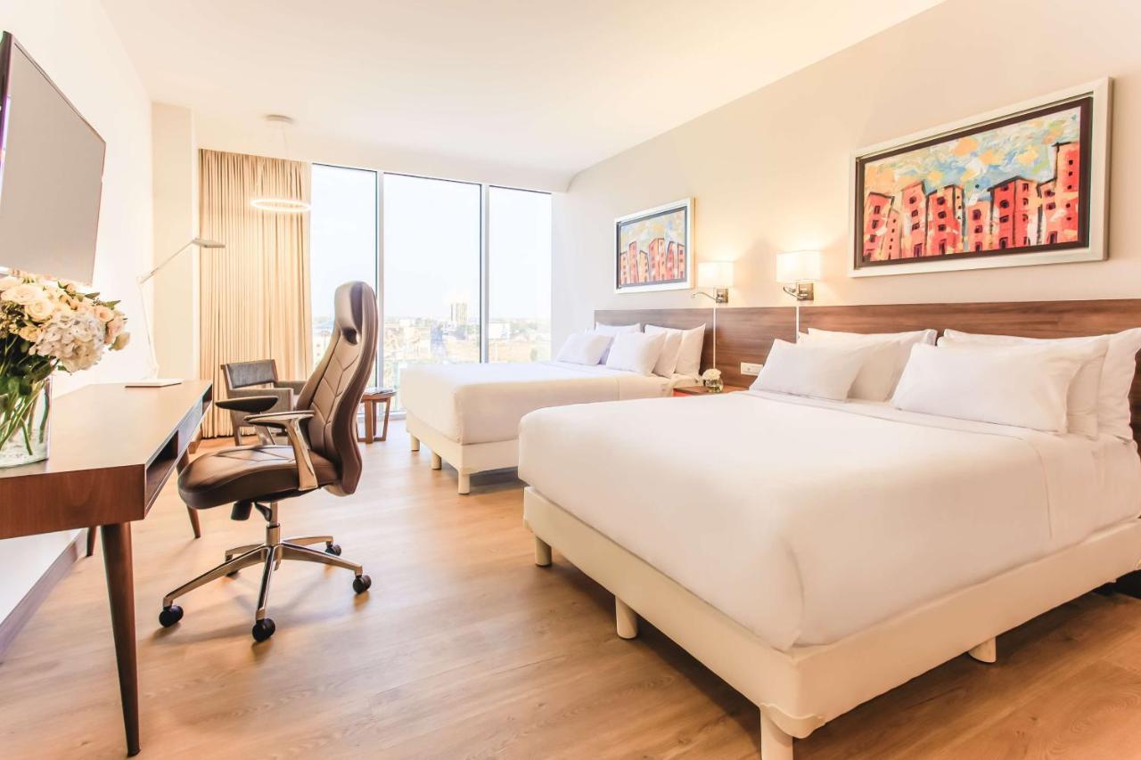 Nh Collection Leon Expo Hotel Екстериор снимка